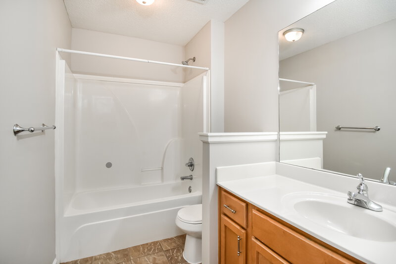 1,720/Mo, 10173 Evening Hill Cordova, TN 38016 Bathroom View