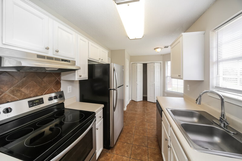 1,490/Mo, 7571 Spring Morning Ct Memphis, TN 38125 Kitchen View