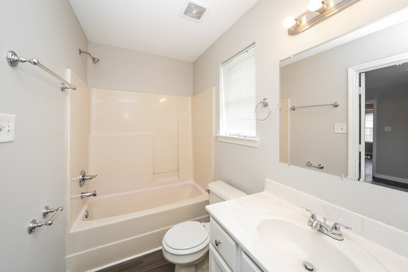 1,490/Mo, 7571 Spring Morning Ct Memphis, TN 38125 Main Bathroom View