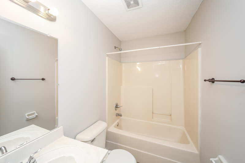 1,490/Mo, 7571 Spring Morning Ct Memphis, TN 38125 Bathroom View