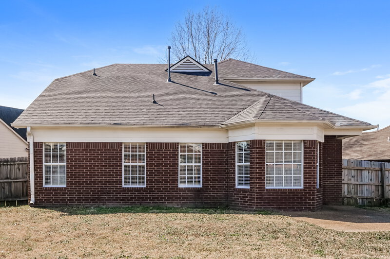1,760/Mo, 3926 August Moon Cv Memphis, TN 38135 Rear View