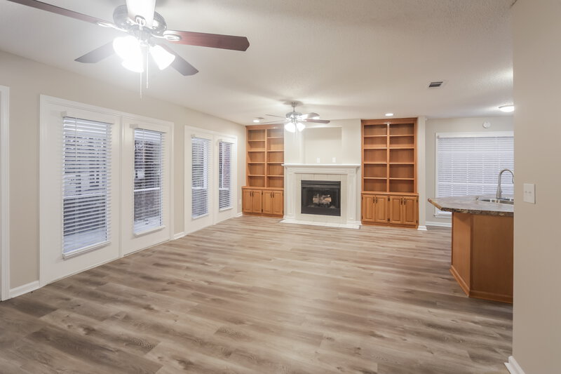 2,080/Mo, 442 Fairway Oaks Dr Hernando, MS 38632 Living Room View