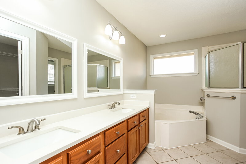 2,395/Mo, 1034 Mossy Knoll Dr Cordova, TN 38018 Main Bathroom View