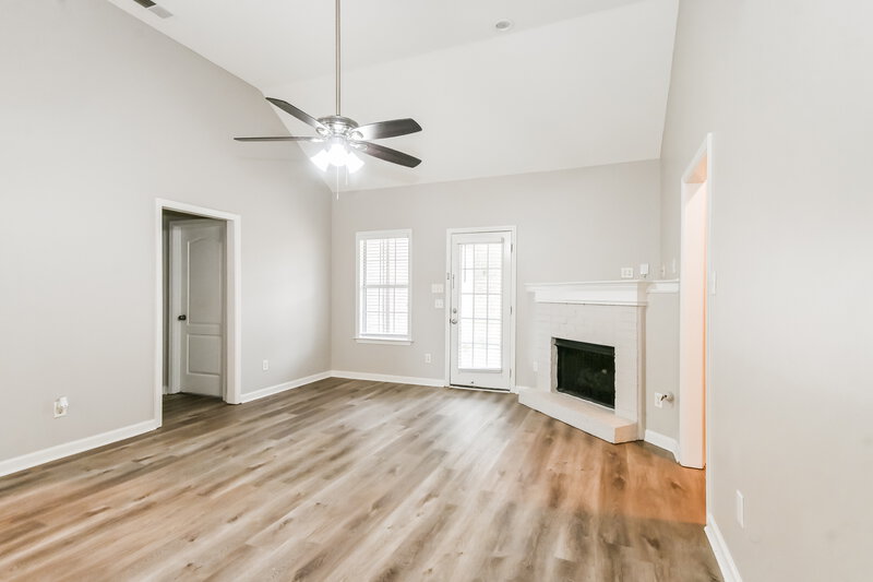 1,735/Mo, 10345 Autumn View Cv Cordova, TN 38018 Living Room View