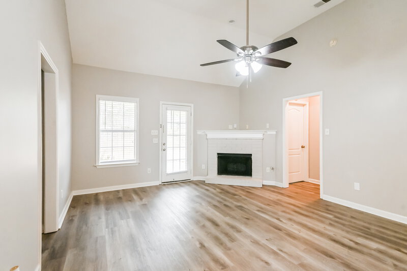 1,735/Mo, 10345 Autumn View Cv Cordova, TN 38018 Living Room View 2