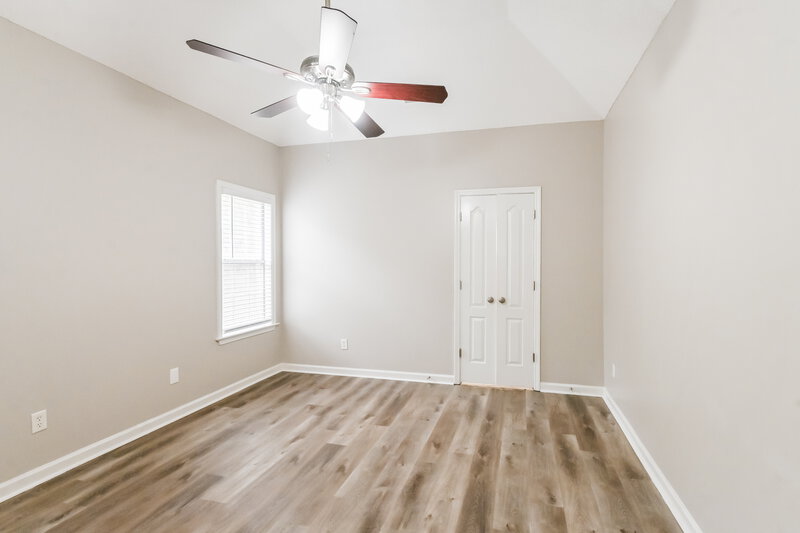 1,735/Mo, 10345 Autumn View Cv Cordova, TN 38018 Main Bedroom View