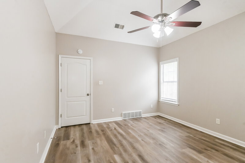1,735/Mo, 10345 Autumn View Cv Cordova, TN 38018 Main Bedroom View 2