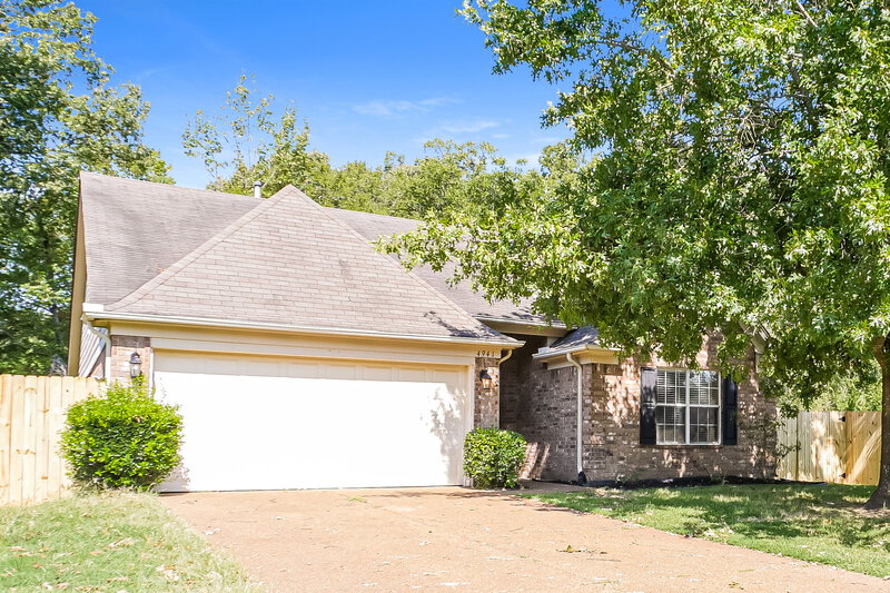 2,070/Mo, 4941 Wemberley Dr Memphis, TN 38125 Front View
