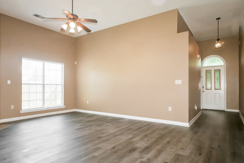 2,070/Mo, 4941 Wemberley Dr Memphis, TN 38125 Living Room View 2