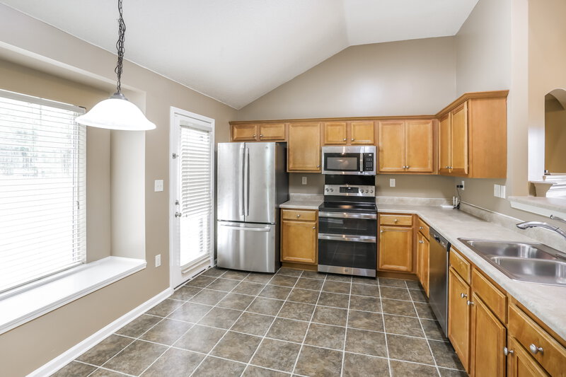 2,155/Mo, 4941 Wemberley Dr Memphis, TN 38125 Kitchen View 2