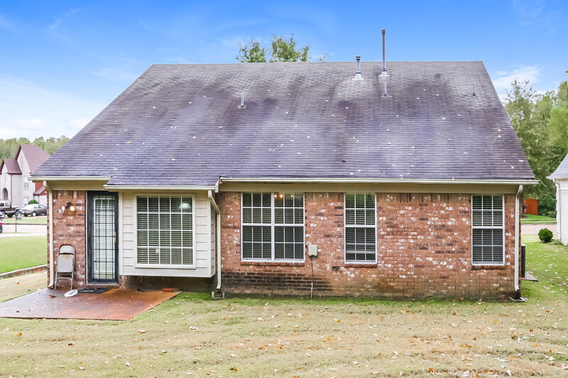 2,155/Mo, 4941 Wemberley Dr Memphis, TN 38125 Rear View