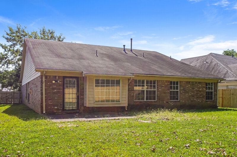 2,070/Mo, 4941 Wemberley Dr Memphis, TN 38125 Rear View 2