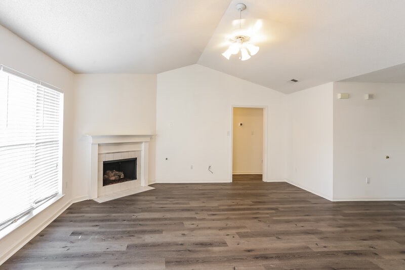 1,750/Mo, 7357 Wendy Way Walls, MS 38680 Living Room View 2