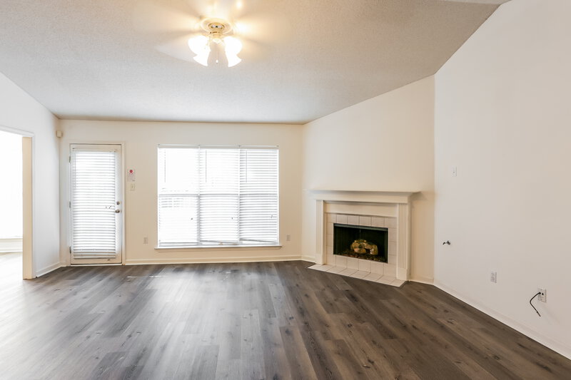 1,750/Mo, 7357 Wendy Way Walls, MS 38680 Living Room View 3