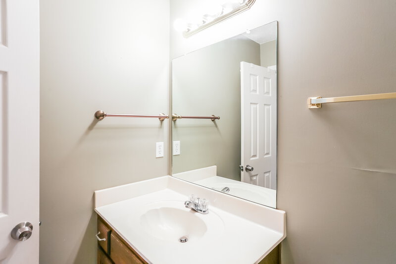 1,750/Mo, 7357 Wendy Way Walls, MS 38680 Bathroom View