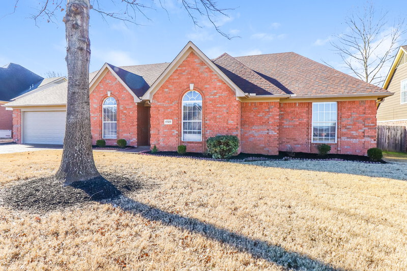 1,930/Mo, 4509 Meadow Cliff Dr Memphis, TN 38125 Front View