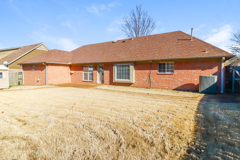 1,930/Mo, 4509 Meadow Cliff Dr Memphis, TN 38125 Rear View