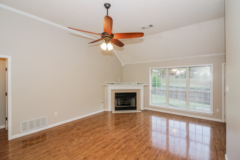 1,915/Mo, 55 Lakewood Cv Oakland, TN 38060 Living Room View