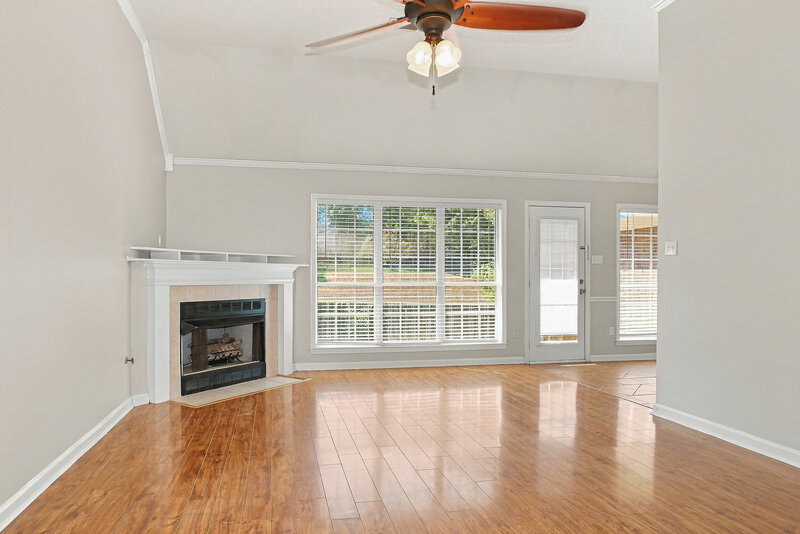 1,755/Mo, 55 Lakewood Cv Oakland, TN 38060 Living Room View 2