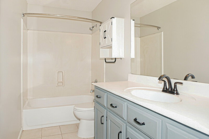 1,755/Mo, 55 Lakewood Cv Oakland, TN 38060 Bathroom View