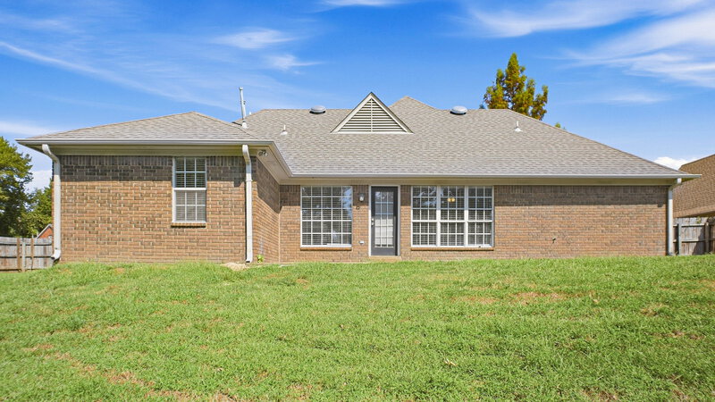 1,755/Mo, 55 Lakewood Cv Oakland, TN 38060 Rear View