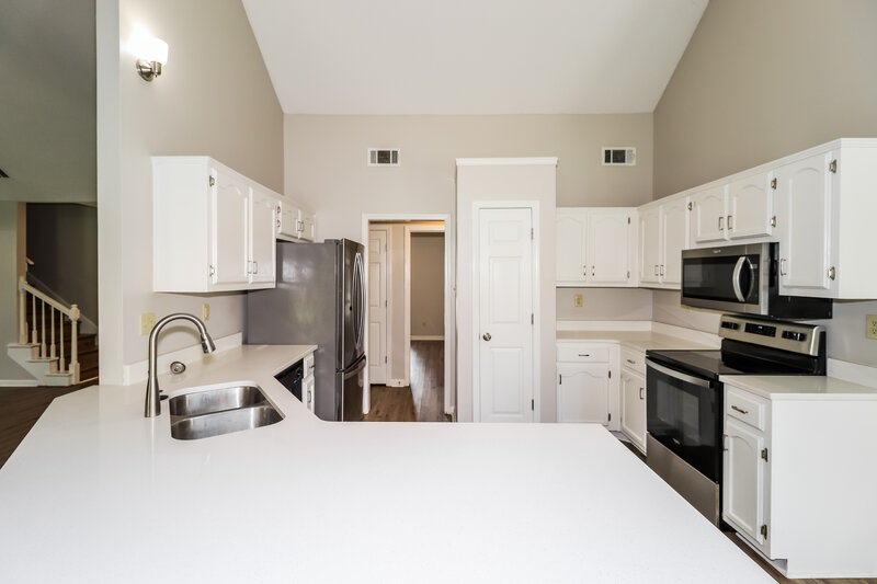 2,195/Mo, 6752 Oakmoor Cir S Bartlett, TN 38135 Kitchen View