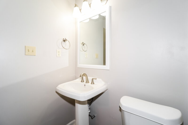 2,195/Mo, 6752 Oakmoor Cir S Bartlett, TN 38135 Bathroom View