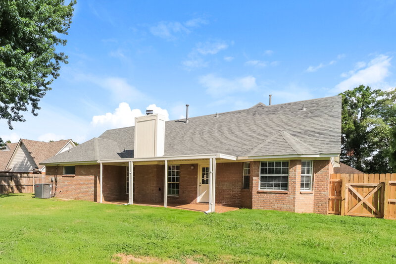 2,195/Mo, 6752 Oakmoor Cir S Bartlett, TN 38135 Rear View