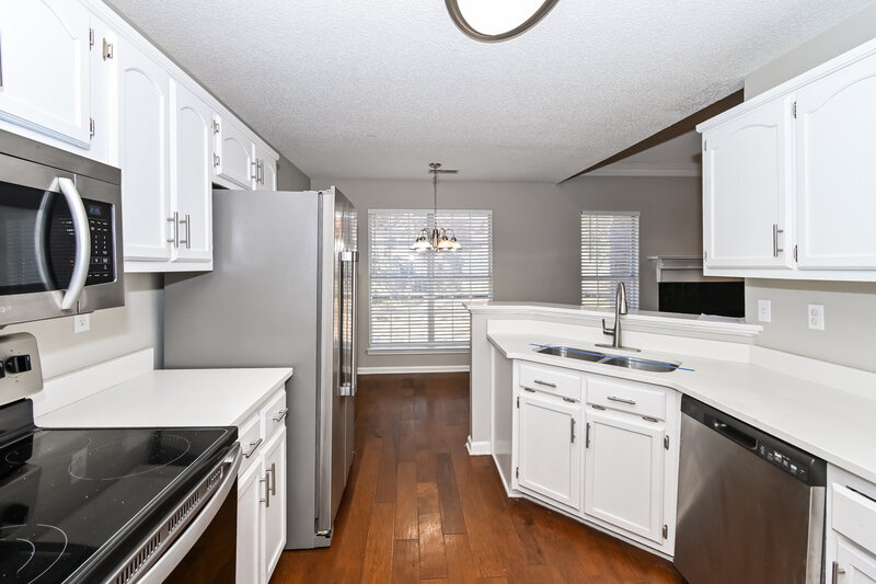 2,970/Mo, 1950 Pecan Ln N Southaven, MS 38671 Kitchen View 2
