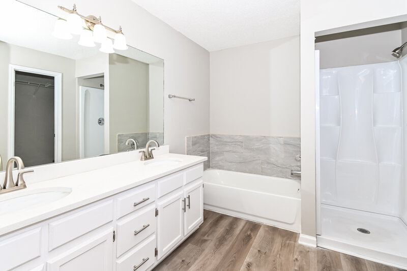 2,970/Mo, 1950 Pecan Ln N Southaven, MS 38671 Main Bathroom View