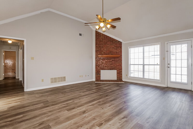 1,740/Mo, 10018 Fox Hunt Dr Olive Branch, MS 38654 Living Room View 2