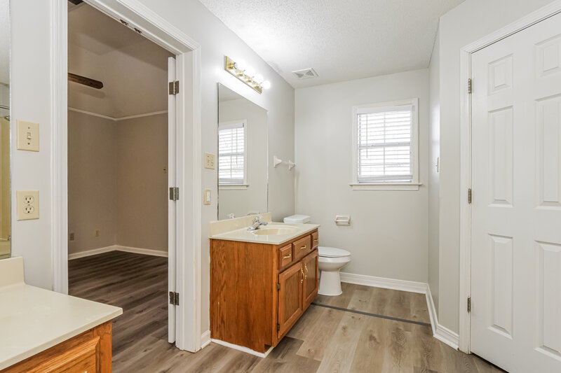 1,740/Mo, 10018 Fox Hunt Dr Olive Branch, MS 38654 Main Bathroom View