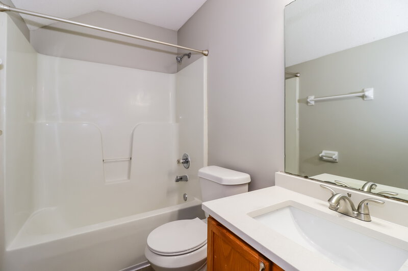 1,940/Mo, 9702 Tributary Cv Memphis, TN 38002 Bathroom View