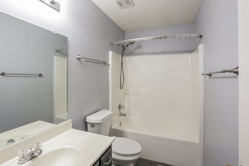 3,060/Mo, 950 Lakemont Cv Southaven, MS 38672 Bathroom View