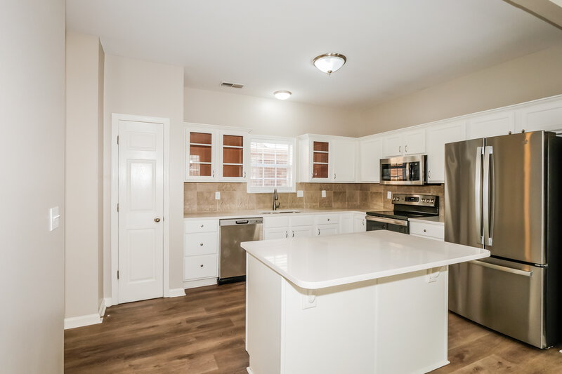 1,960/Mo, 8565 Griffin Park Dr Cordova, TN 38018 Kitchen View