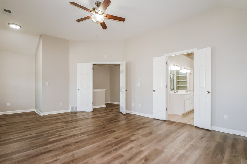 1,960/Mo, 8565 Griffin Park Dr Cordova, TN 38018 Main Bedroom View 2