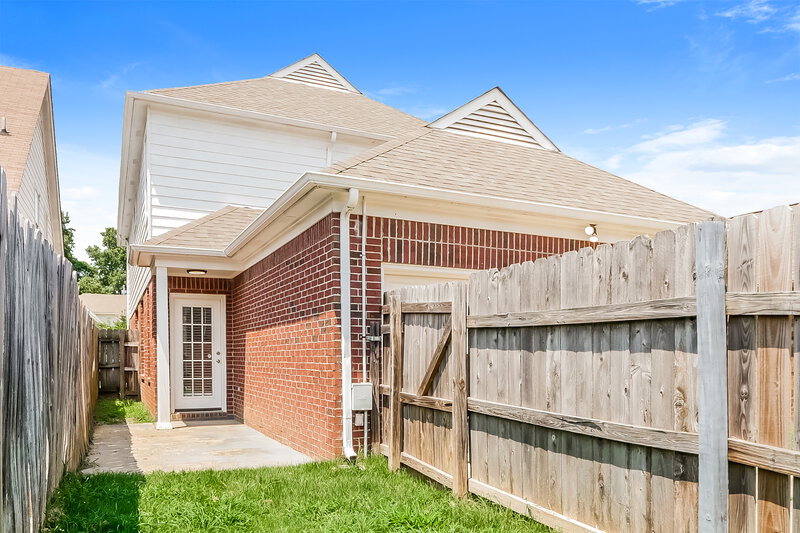 1,960/Mo, 8565 Griffin Park Dr Cordova, TN 38018 Rear View
