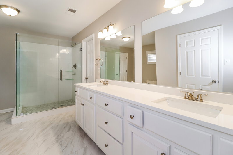 2,105/Mo, 1418 Leery Cv Cordova, TN 38016 Main Bathroom View 2