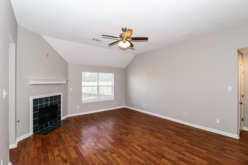 1,920/Mo, 50 Lakewood Dr Oakland, TN 38060 Living Room View 2