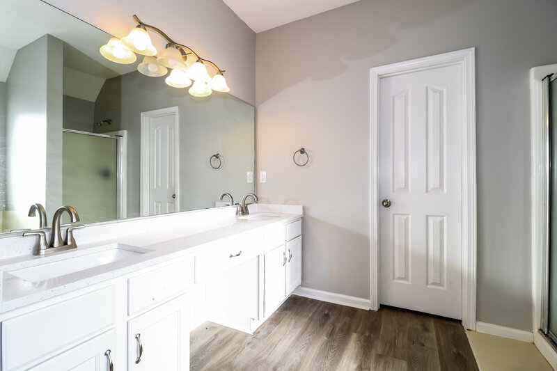 1,920/Mo, 50 Lakewood Dr Oakland, TN 38060 Main Bathroom View
