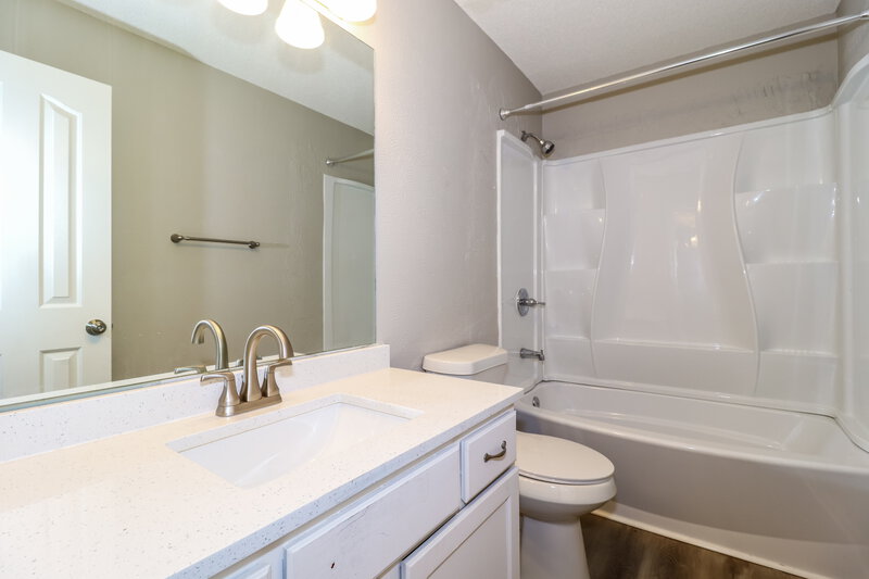 1,920/Mo, 50 Lakewood Dr Oakland, TN 38060 Bathroom View