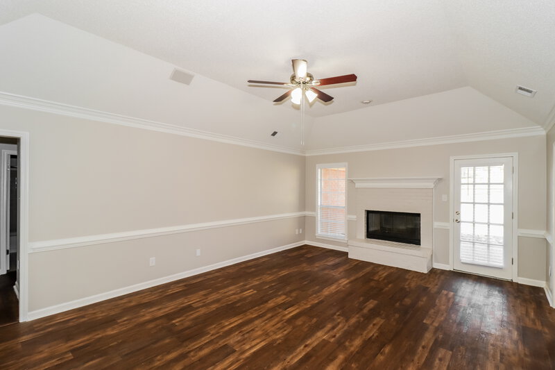 1,810/Mo, 7728 Clover Run Cv Memphis, TN 38016 Living Room View 2