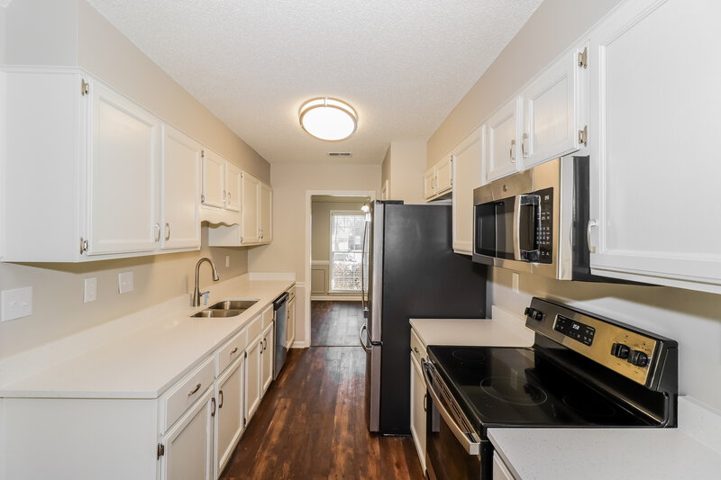 1,810/Mo, 7728 Clover Run Cv Memphis, TN 38016 Kitchen View