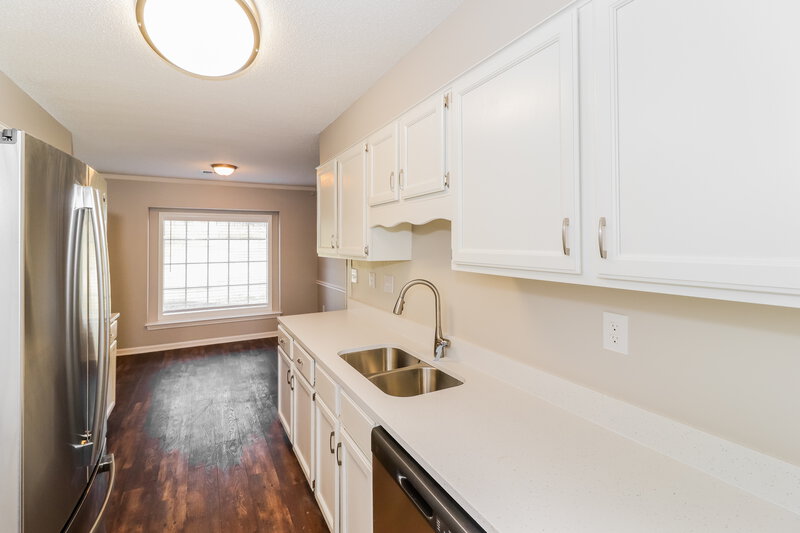 1,810/Mo, 7728 Clover Run Cv Memphis, TN 38016 Kitchen View 2