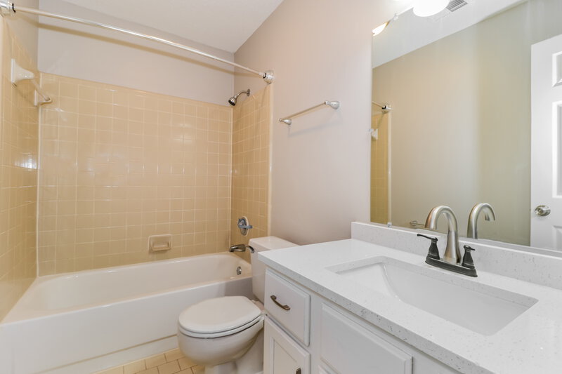 1,810/Mo, 7728 Clover Run Cv Memphis, TN 38016 Bathroom View