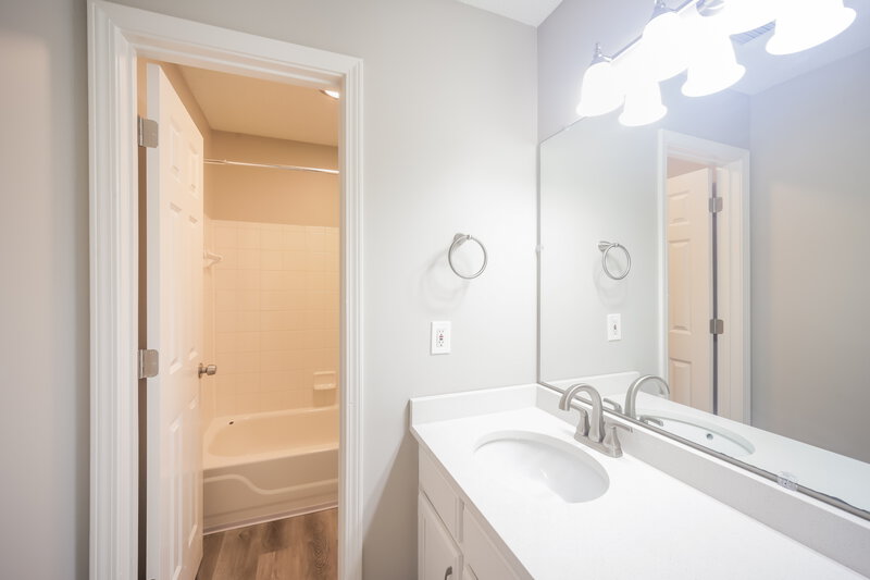 1,770/Mo, 9742 Dogwood Ct W Olive Branch, MS 38654 Main Bathroom View