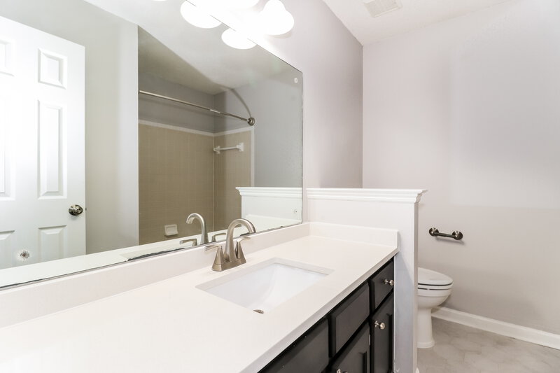 2,080/Mo, 7620 Dexter Hollow Dr Cordova, TN 38016 Bathroom View