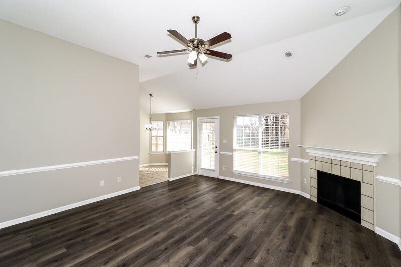 2,340/Mo, 5560 Mary Ln Arlington, TN 38002 Living Room View 2