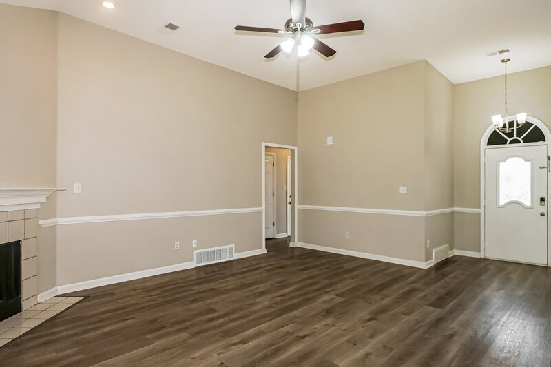 2,140/Mo, 5560 Mary Ln Arlington, TN 38002 Living Room View 2