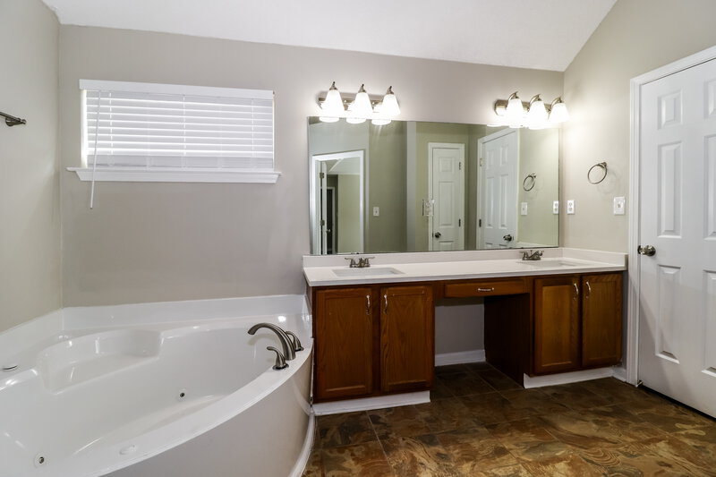 2,340/Mo, 5560 Mary Ln Arlington, TN 38002 Main Bathroom View
